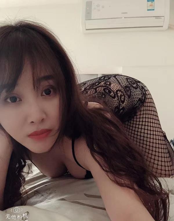 大胸微坦小骚妇