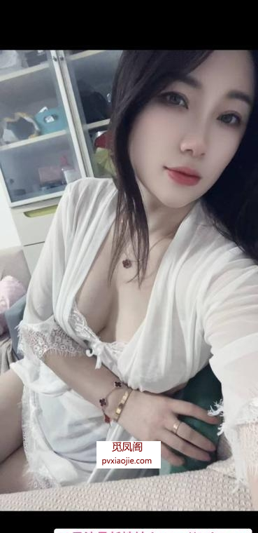 肤白美乳可儿